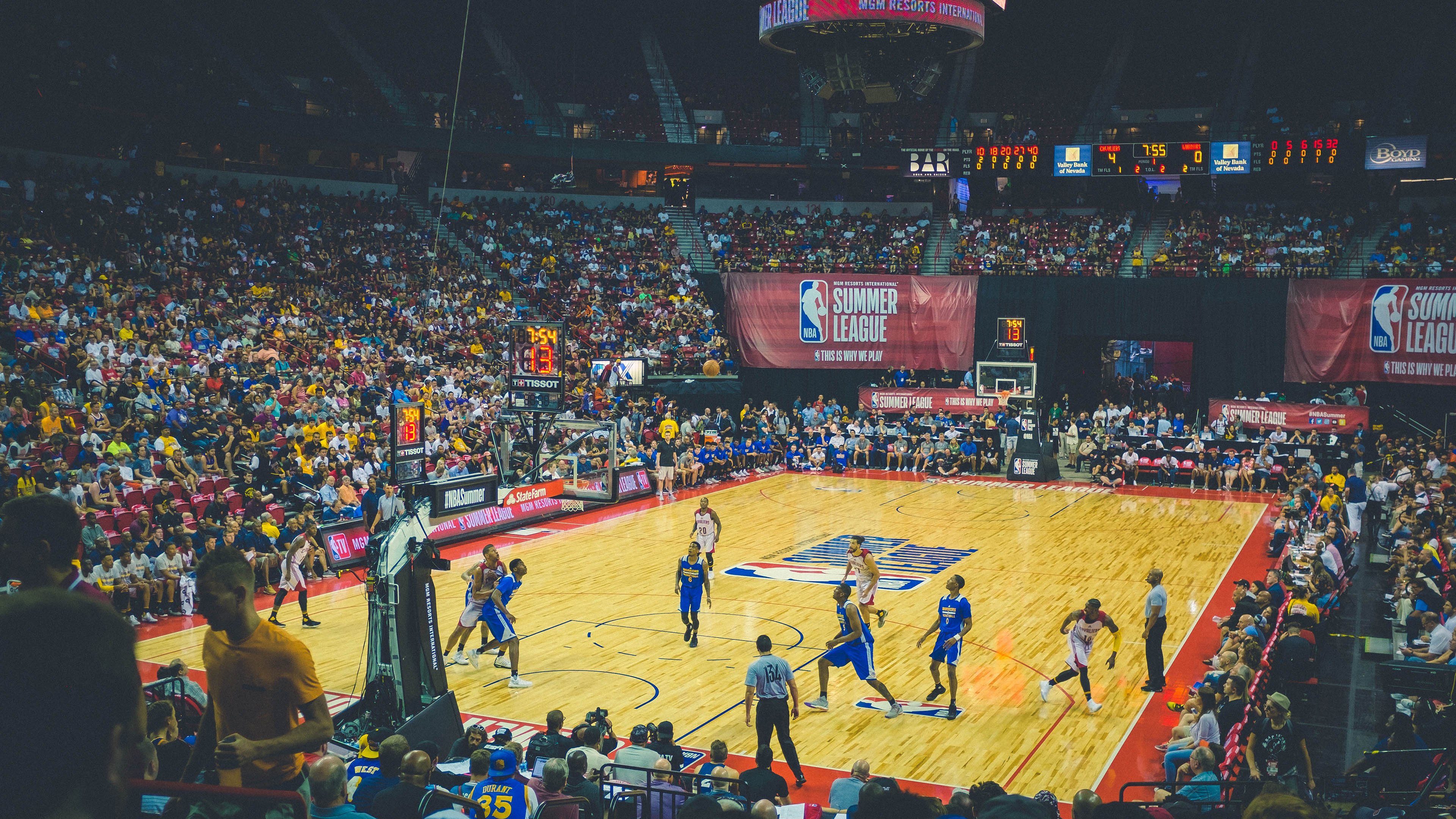 开云综合服务-库里：用“精准”改变战术，开启“外线新时代”！，库里准不准